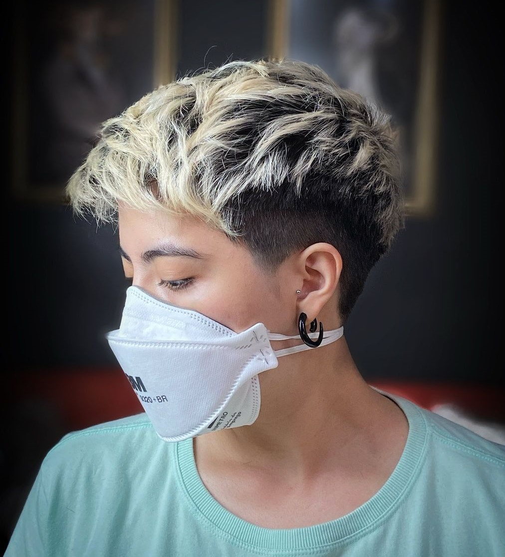 Women’s Short Undercut with Blonde Highlights